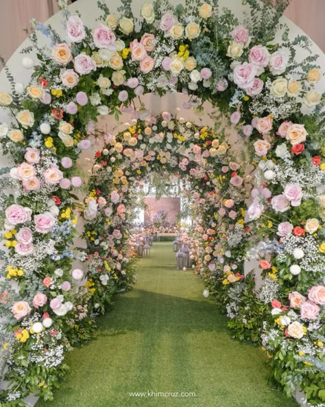 light-and-fresh-feel-Tuscan-wedding-ceremony-floral-entrance-tunnel-arch-for-Stephen-Valerie-designed-by-Khim-Cruz.webp 819×1,024 pixeles Wedding Tunnel, Wedding Tunnels, Landscaping Garden Design, Egyptian Wedding, Fall Wedding Bridesmaids, Fairy Lights Wedding, Event Entrance, Enchanted Garden Wedding, Indoor Wedding Receptions