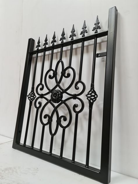 Wrought Iron Grill Design, Iron Main Gate Design, Wrought Iron Gate Designs, Modern Window Design, Modern Window Grill, Porte In Ferro, Decorative Metal Screen, Window Grill Design Modern, Steel Door Design