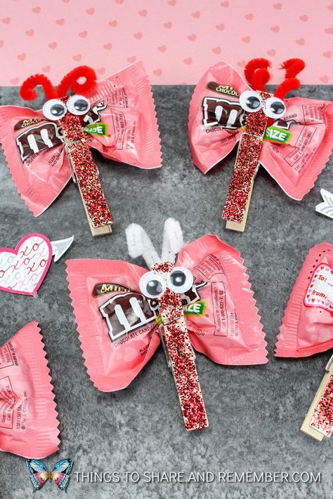 Love Bugs Craft, Candy Crafts For Kids, Butterfly Treats, Bugs Craft, Bug Craft, Valentines Ideas For Him, Toddler Valentine Crafts, Valentines Day Candy, Valentines Diy Kids