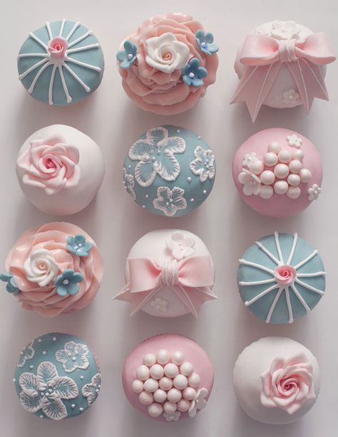 Cupcakes Vintage, Decoration Class, Deco Cupcake, Cupcakes Design, Vintage Cupcakes, Decorated Cupcakes, Vintage Cupcake, Fancy Cupcakes, Pretty Cupcakes