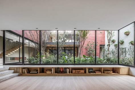 Modern Brick House, Houses In Mexico, Sunken Living Room, Glazed Walls, Red Brick House, Built In Furniture, Brick Facade, Patio Interior, Brick House