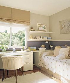 Guest room office combo ideas beside desk. #guestroomofficecomboideas Office Bedroom Combo, Bedroom Office Combo, Guest Room Office Combo, Home Office Guest Room Combo, Small Guest Rooms, Office Guest Bedroom, Guest Bedroom/office, Small Guest Room, Small Guest Bedroom