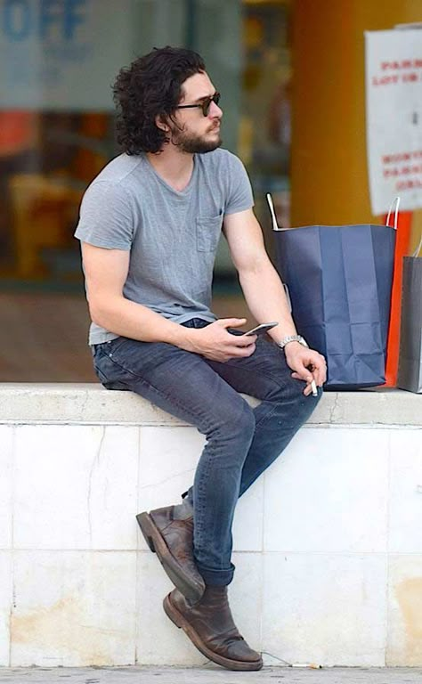 Outfit Botas, Fashion Style Inspiration, Black Tie Attire, John Snow, Kit Harrington, 2023 Fashion Trends, Kit Harington, Mens Boots Fashion, Mens Fashion Casual Outfits