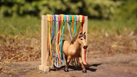 Horse agility for Schleich horses. Simple DIY! Diy Schleich Horse Accessories, Schleich Horse Crafts, Diy Schleich Horse Barn, Schleich Horses Diy, Diy Schleich Horse Stuff, Schleich Diy Ideas, Schleich Diy Accessories, Schleich Crafts, Horse Stalls Diy