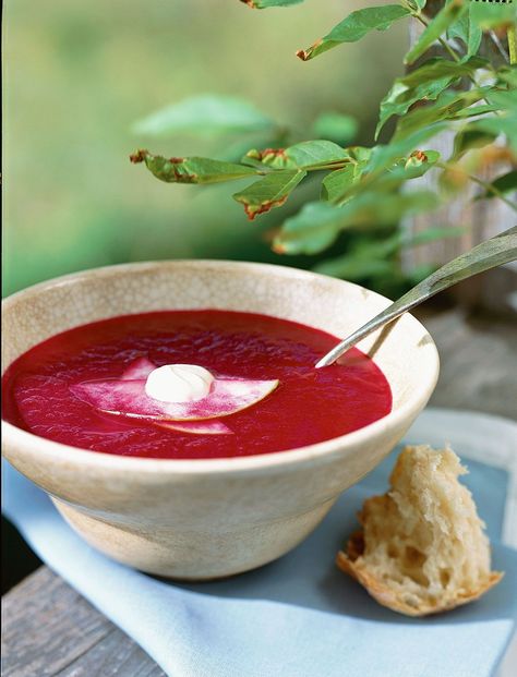 countryliving Apple Chicken Recipes, Delicious Apple Recipes, Apple Soup Recipes, Beet Soup Recipes, Savory Apple Recipes, Vegetable Soups, Peasant Food, Apple Dishes, Starter Recipe