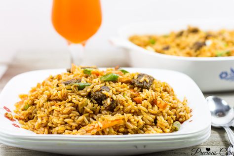 West Africa's sweetheart, Jollof Rice made the Cameroonian way. This Cameroon Jollof Rice Recipe is a hit every single time! Coconut Fried Rice, Beignet Recipe, Beans Curry, Jollof Rice, Fried Rice Recipe, Cooking Together, Rice Recipe, Rice Dishes, Stuffed Green Peppers