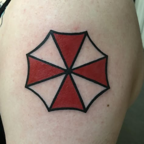 Simple Fandom Tattoos, Simple Horror Tattoo Ideas, Tattoo Ideas Pop Culture, Horror Game Tattoo, Resident Evil Tattoo Design, Gamer Tattoo Ideas, Gaming Tattoo Ideas, Game Tattoo Ideas, Stephen King Tattoos