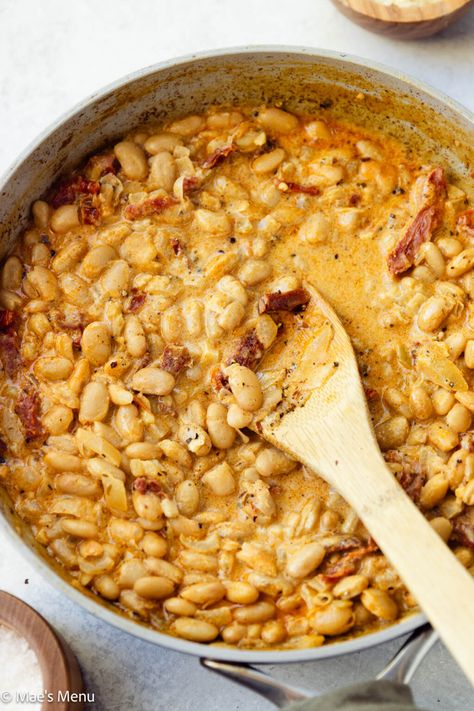 Creamy Tuscan White Bean Skillet (Marry Me Beans) - Mae's Menu White Bean Skillet, Recipes With Kidney Beans, Tuscan White Bean, Vegetarian Main Dish, Pork Soup, Pork N Beans, Vegetable Side Dishes Recipes, Best Bread Recipe, Vegetarian Main Dishes