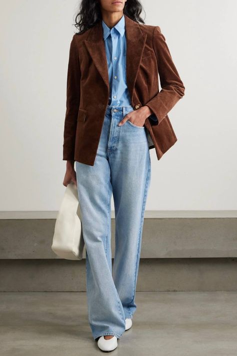 Comfortable Outfit Ideas, Brown Blazer Outfit, Going Out Outfits For Women, Light Blue Blazer, Comfortable Outfit, Weekend Activities, Blazer Outfit, Light Jeans, All Jeans