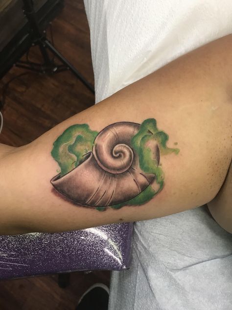 Ursula Necklace Tattoo, Ursula Shell Tattoo, Ursula Tattoo Ideas, Ursula Tattoo, Dean Tattoo, Tentacle Tattoo, Ursula Necklace, Shell Tattoo, Disney Sleeve Tattoos