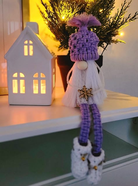 Macrame Christmas Gnome Tutorial, Macrame Gnomes Tutorials, Macrame Christmas Tutorial, Macrame Gnomes Diy, Makramee Christmas, Gnome Christmas Decorations, Macrame Gnome, Christmas Macrame, Diy Gnome