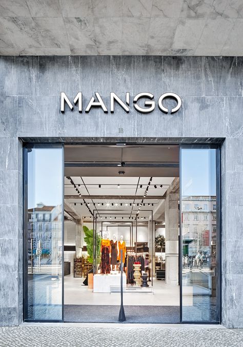 Fashion Outlet Interior Store Design, Zara Store Design, Clothes Shop Design, Mango Store, Fashion Store Design, Zara Store, Clothing Store Design, Store Interiors, Store Image