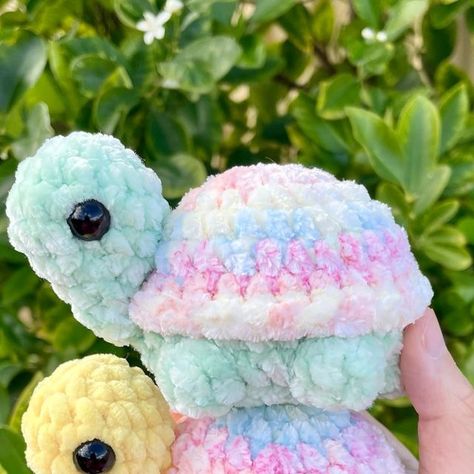 Abbey ❤️ on Instagram: "Rainbow turtles galore 🌈🐢  If you’re looking for an absolute bestseller at markets, @megsmakescrochet Tofu Turtle pattern is definitely the one! 😍 I sold out of these so quickly and have now been churning out more for August’s market.  Rainbow turtles were super popular with kids, and the more neutral/realistic colour combinations were purchased by adults. There’s always a turtle for everyone 💚💚  •  •  •  •  #amigurumi #amigurumilove #crochet #australiansmallbusiness #handmade #plushie #handmadeinaustralia #crochetaddict #crochetlove #crochetersofinstagram #crochetinspiration #turtle #tortoise #crochetturtle" Crochet Tortoise Free Pattern, Crochet Plushies Ideas, Tiny Amigurumi Free Pattern, Crochet Tortoise, Crochet Turtle Pattern Free, Small Plushies, Crochet Turtle Pattern, Rainbow Project, Learning To Crochet