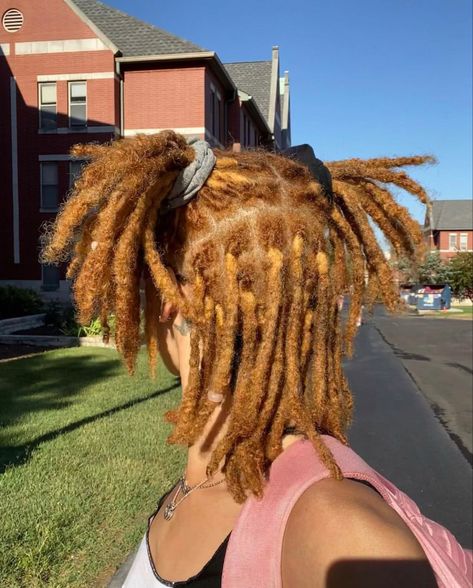 Short Blonde Locs, Honey Blonde Locs, Dreadlocks Hair Care, Dreads Girl, Short Locs Hairstyles, Dreadlock Styles, Dyed Hair Inspiration, Dread Hairstyles, Dreadlock Hairstyles