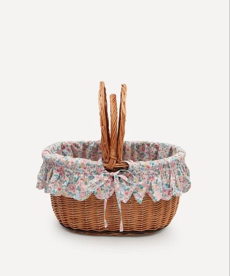 Easter Basket Aesthetic, Girls Picnic, Basket Aesthetic, Daisy By Marc Jacobs, Coquette Lifestyle, Mini Braids, Party In The Garden, Dolls Aesthetic, Henry Fielding