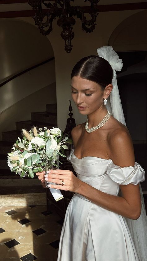 ☼ Danielle Copperman Sersoub ☾ on Instagram: “Moments before I walked down the aisle, and I can tell that all I’m thinking about is not falling over 🕊️ The Danielle dress is…” Beauty And The Beast Wedding Dresses, Danielle Copperman, Wedding Dress 2024, Wedding Dress Alterations, Classy Wedding Dress, Dream Wedding Ideas Dresses, Classy Wedding, Dress 2024, Wedding Dress Trends