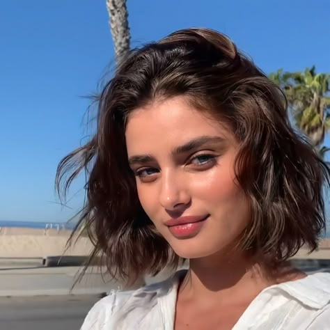 Short Wavy Haircut, Short Haircuts Wavy Hair, Taylor Hill Hair, Wavy Haircut, Pixie Haircut Fine Hair, Short Wavy Haircuts, Short Layered Bob, Korean Short Hair, Maddy Perez