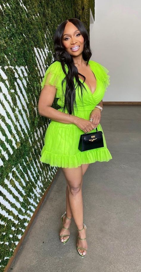 Green Brunch Outfit, Lime Green Outfit Ideas, Tropical Party Outfit, Restaurant Outfit, Lime Green Outfits, Dress Work Outfit, Classy Skirts, Lime Green Dress, Miami Outfits