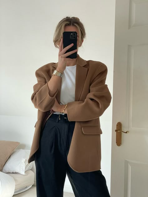 Camel Blazer Outfits Women, Camel Sweater Outfit, Camel Blazer Outfit, Blazer Outfits Women, Camel Outfit, Camel Blazer, Smart Casual Women, Business Casual Blazer, Blazer Outfits Casual