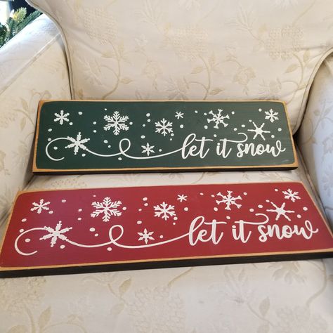 Let it snow - Handmade wooden sign. Rectangle in shape. Great for mantel décor. Christmas Sign Diy Wooden, Small Christmas Wood Signs, Small Wooden Christmas Signs, Cricut Christmas Signs Wood, Cricut Crafts For Christmas, Wooden Holiday Decor, Diy Signs Wooden, Cricut Sign Ideas, Diy Christmas Signs Wood