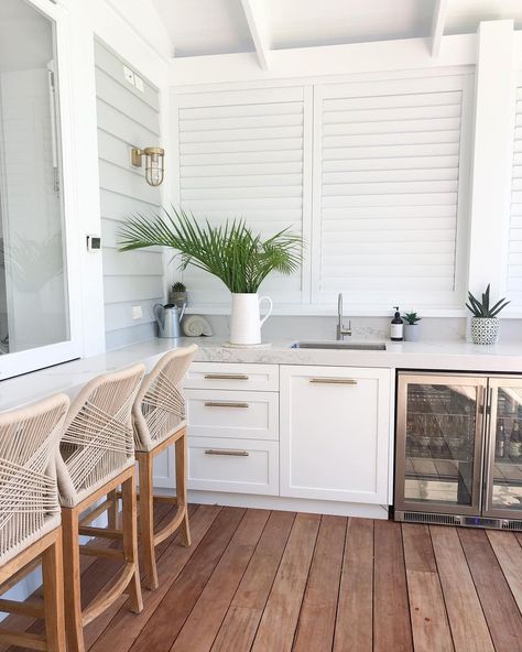 BEACH HOUSE H2O (@beachhouse_h2o) • Instagram photos and videos Kitchen With Shutters, Alfresco Ideas Australia, Outdoor Living Kitchen, Hamptons Kitchen, Outdoor Bbq Area, Indoor Outdoor Kitchen, Outdoor Bbq Kitchen, Outdoor Living Design, Bbq Kitchen