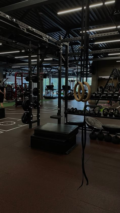 Dark Gym Asethic, Mma Gym Aesthetic, Moody Gym Aesthetic, Boxing Gym Aesthetic, Gym At Night, Dark Gym Aesthetic, Tiktok Fitness, Calisthenics Gym, Gym Wallpaper