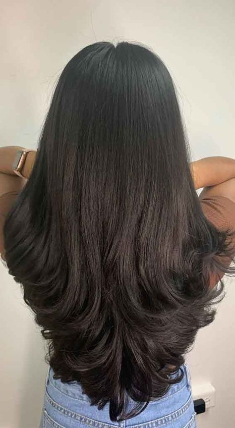 V Cut Hair, V Shaped Haircut, V Shape Hair, Long Hair Highlights, Layered Haircuts With Bangs, Layered Haircuts For Medium Hair, Beauty Makeover, Medium Layered Hair, Long Hairstyle