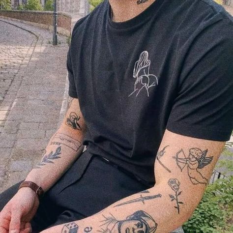 Tattoos Arm Mann, Tiger Tattoo Sleeve, Cupid Tattoo, Ma Tattoo, Tatuagem Masculina Pequena, Russian Tattoo, Traveler Master, Stylish Tattoo, Full Arm Tattoos