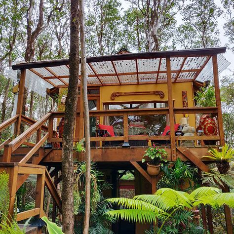 Houses In Hawaii, Treehouse Airbnb, Treehouse Hotel, Airbnb Rentals, Hawaii Homes, Bamboo Wall, Air Bnb, Tiny House Movement, Tiny House On Wheels