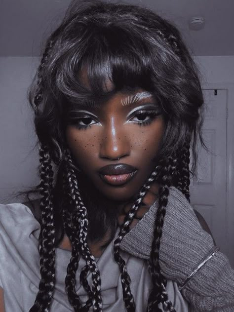 Curly Unique Hairstyles, Blond Eyebrows Makeup, Hair Reference Black, Black Goth Hairstyles, Hair Horns Hairstyles, Unique Beauty Women, Alternative Black Hairstyles, Black Alt Hair, Long Alt Hair