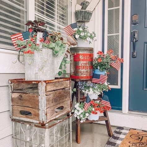 Front Porch 4th Of July Decor, Grammy Decorations, Americana Front Porch, American Flag On Porch, Patriotic Front Porch Ideas, Primitive Front Porch Ideas, Fourth Of July Decor Outdoor, Fourth Of July Porch Decor, Flag Decorating Ideas