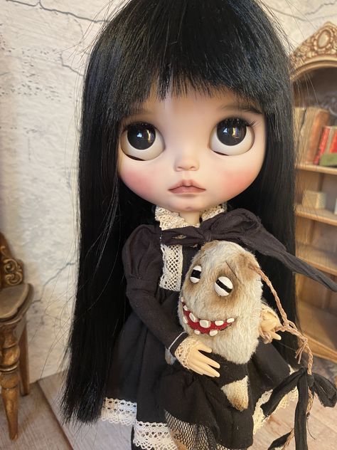 Blythe Dolls Black Hair Bangs, Bythle Doll, Black Hair Bangs, Brown Eyes Black Hair, Black Hair Aesthetic, Dolly Doll, Baby Bangs, Disney Inspired Fashion, Haunted Dolls