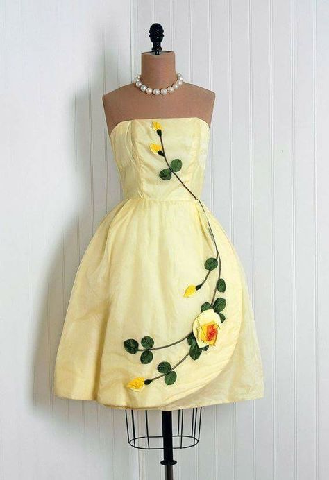 Fashion 1950s, Wedding Cocktail, Retro Mode, Vintage Elegant, Look Vintage, 50s Fashion, 1950s Fashion, Prom Party, Lovely Dresses