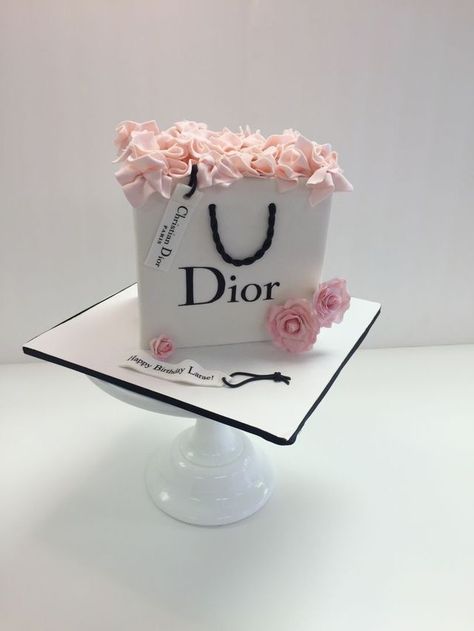 Shopping Bag Cake, Dior Cake, Dior Shopping Bag, Dior Shopping, Flowers Fondant, Chanel Cake, 40th Birthday Cakes, Beautiful Birthday Cakes, Fashion Cakes