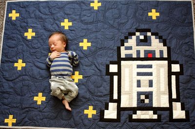 R2d2 Quilt Pattern, Star Wars Quilts Ideas, Star Wars Quilt Pattern, Star Wars Quilt Pattern Ideas, Star Wars Baby Quilt, Star Wars Quilts, Star Wars Sewing, Kids Diy Gifts, Star Wars Projects