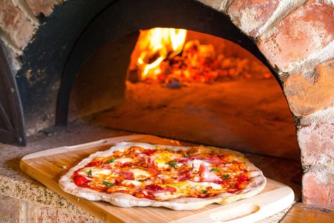 Wood Burning Pizza Oven Recipes, Pizza Oven Recipes Wood Fired, Outdoor Pizza Oven Recipes, Pizza Prosciutto, Wood Fired Oven Recipes, Wood Oven Pizza, Pizza Oven Recipes, Wood Burning Pizza Oven, Wood Fired Cooking