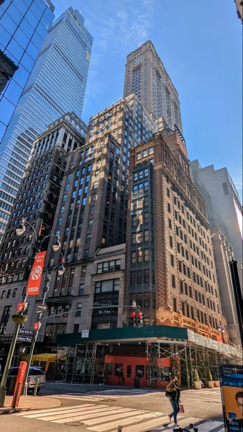 Nyc Buildings Aesthetic, Drawing Environments, City Skyline Photography, New York City Vibes, New York City Wallpaper, Cities Aesthetic, City Structure, Buildings Aesthetic, Perspective Photos