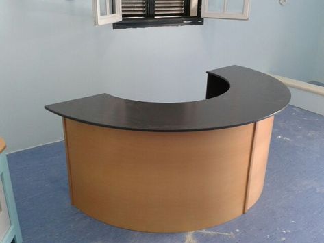 Modern Reception Desk Design, Lobby Ideas, Modern Reception Desk, Reception Desk Design, Modern Reception, Church Stage, Dj Booth, Club C, Reception Table