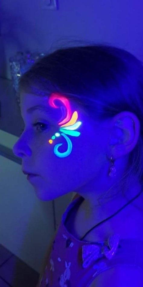 Uv Body Painting Ideas Easy, Neon Face Paint Designs, Glow In Dark Face Paint Ideas, Simple Neon Face Paint, Glow Body Painting Ideas, Easy Neon Face Paint Ideas, Glow Face Paint Ideas Neon Party, Neon Face Painting Ideas Easy, Glow In The Dark Face Paint Ideas Easy