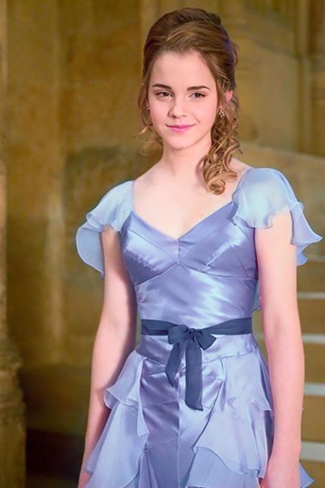 Yule Ball Dress Blue, Hermione Yule Ball Dress, Hermione Dress, Yule Ball Dress, The Yule Ball, Emma Watson Harry Potter, Photo Emma Watson, Harry And Hermione, Cinderella Dress