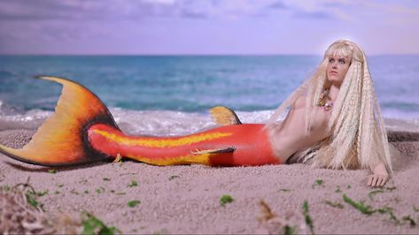 Splash Movie, Mermaid Outfits, Realistic Mermaid Tails, Mermaid Movies, Realistic Mermaid, Mermaid Pose, Mermaid Photography, Daryl Hannah, H2o Mermaids