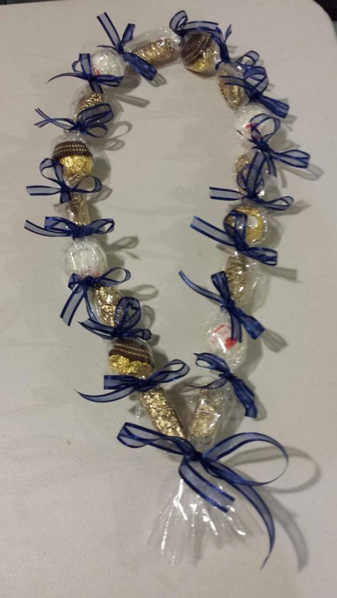 Food Leis For Graduation, Graduation Garland Necklace, Graduation Arrangements, Chocolate Garland, Money Garland, Lolly Necklace, Graduation Candy Lei, Money Crown, Grad Leis