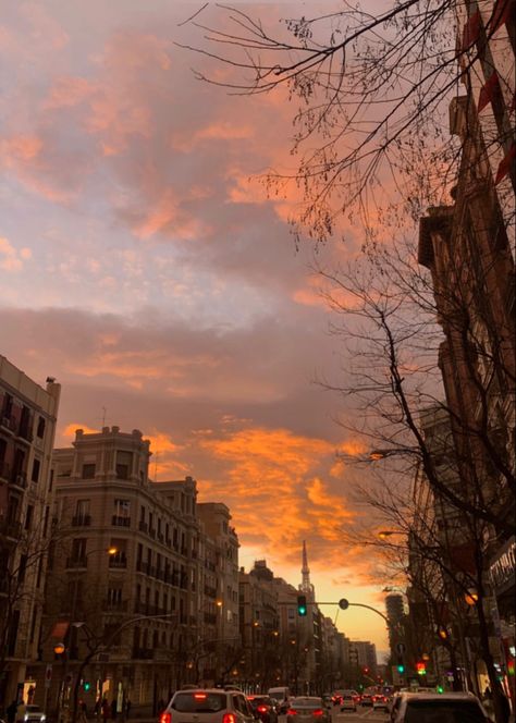 Sunset In Madrid, Cielos Aesthetic, Madrid Aesthetic, Sunset Wallpaper, Madrid Spain, Spain Travel, Sky Aesthetic, My Happy Place, Travel Pictures