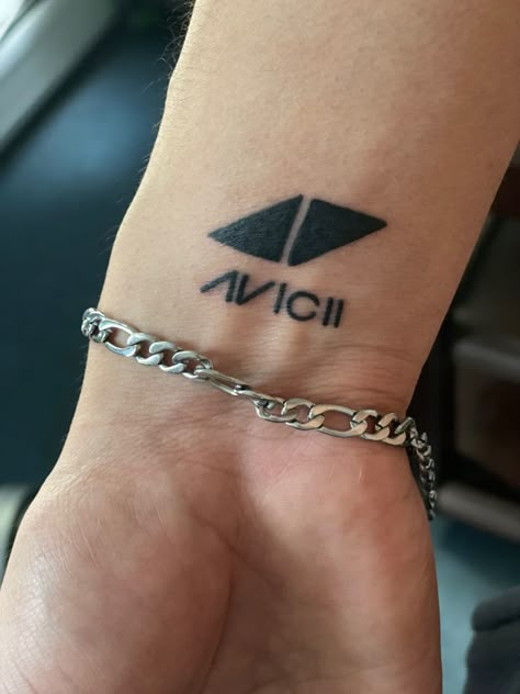 Avicii Tattoo Ideas, Avicii Aesthetic, Avicii Tattoo, Sport Tattoos, Dope Wallpaper Iphone, Men's Small Tattoo, Bike Tattoos, Avicii, Boy Tattoos