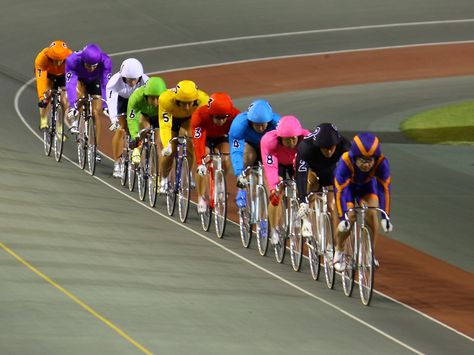 Keirin Racing #bicycles, #bicycle Bicycle Track, Bicycle Racing, Cycling Pictures, Colour Therapy, Apps Facebook, Track Cycling, Female Cyclist, Pedal Power, Bicycle Race