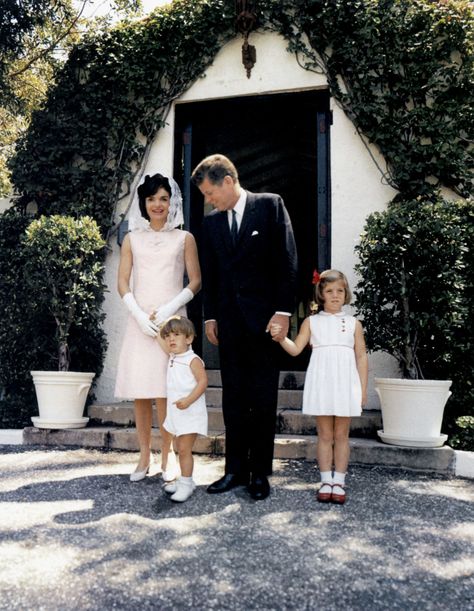 Jackie Kennedy's Secret Service Agent Reveals the Family's Code Names John Junior, Jackie Onassis, Photos People, First Ladies, Jackie O, History Facts, Southampton, Look At You, History Books