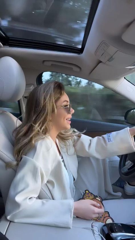 Driving car in 2022 | Friends poses, Tiktok style, Summer body goals Woman In Car, Rich Women Lifestyle, Bussines Women Lifestyle, Girls Driving, Business Woman Successful, Luxury Lifestyle Women, Driving Car, Rich Girl Aesthetic, Rich Girl Lifestyle