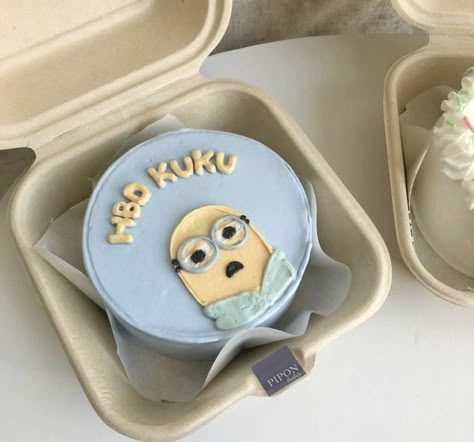 Minion Bento Cake, Minicake Ideas Birthday, Minion Cake Birthday, Minions Cake Ideas, Lunchbox Cake Ideas, Minion Cake Ideas, Birthday Cake Minion, Minion Cake Design, Minions Birthday Cake