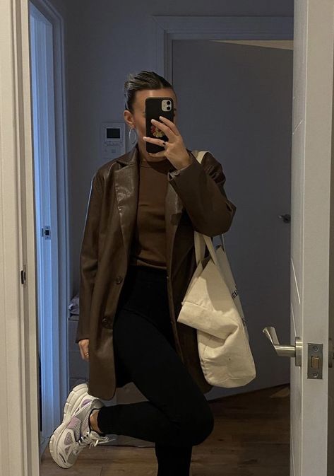 Leather Suit Outfit, Emily Cocklin, Blazer Cafe, Instagram Photo Story Ideas, Mode Dope, Clothes Europe, Outfits Juvenil, Comfy Sets, Summer Trends Outfits