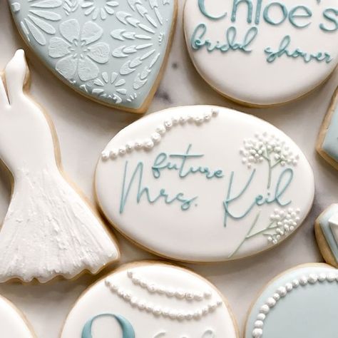 Pearl Cookies Decorated, Pearls And Prosecco Cookies, Bridal Shower Cookies, Shower Cookies, Cookies Decorated, Wedding Cookies, August 8, Sugar Cookies Decorated, Decorated Cookies